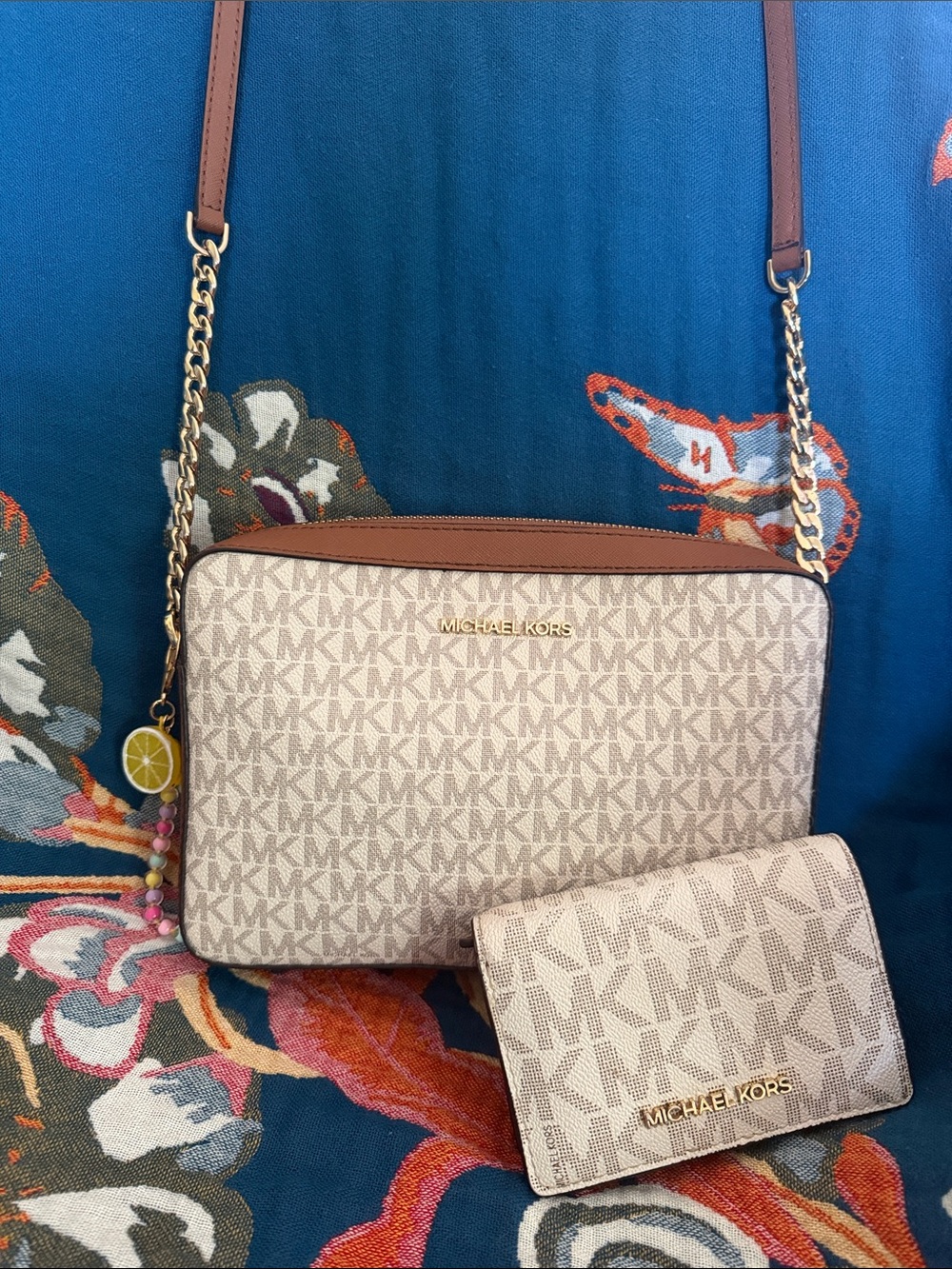 Michael Kors Jet Set Medium East West Top Zip Crossbody Bag and matching Wallet